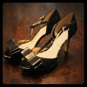 Black formal heels with bow
